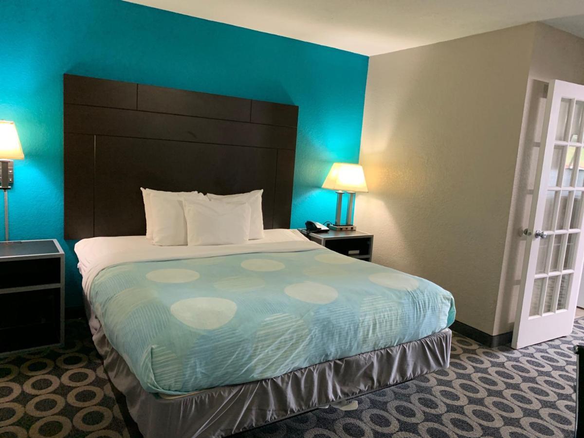 Travelodge By Wyndham San Antonio Downtown Northeast Екстериор снимка