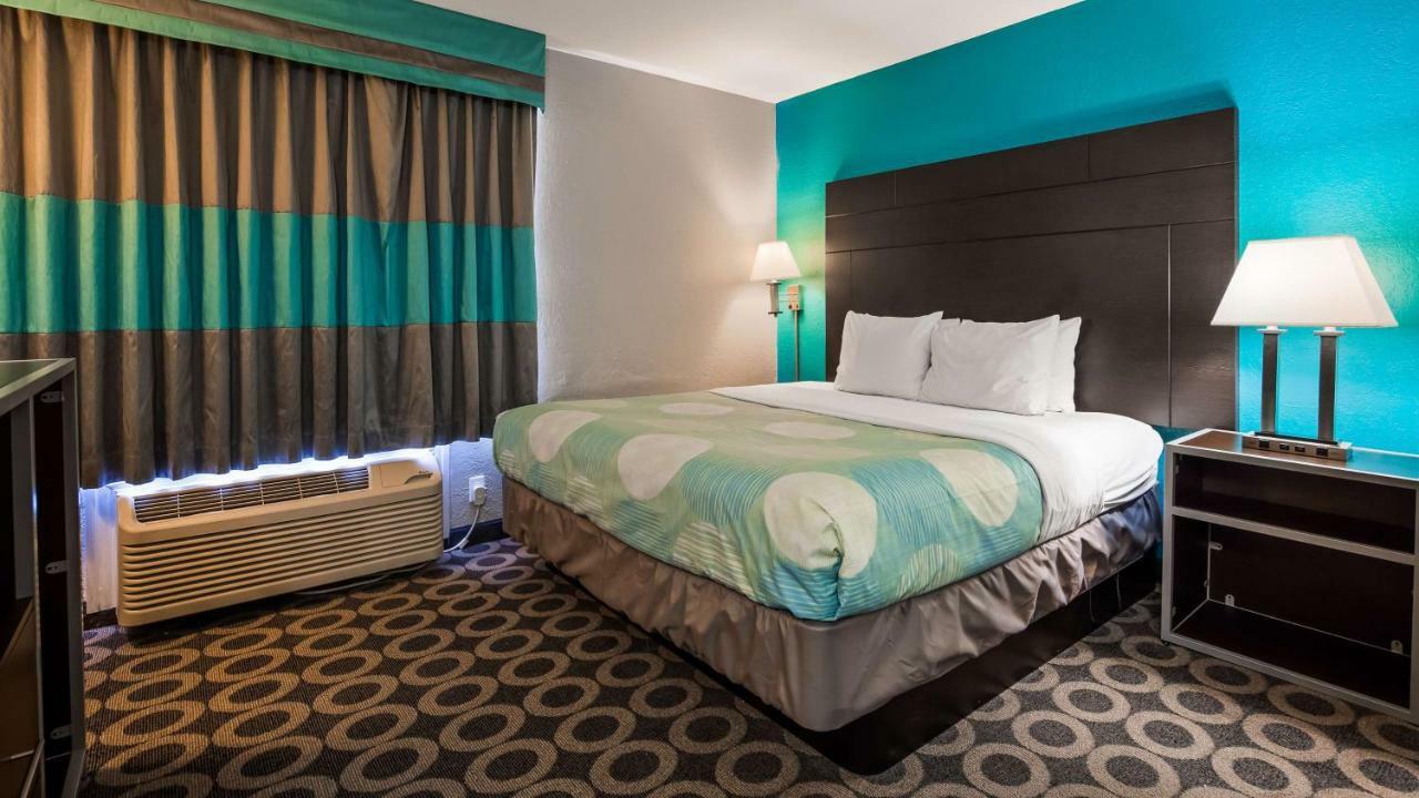 Travelodge By Wyndham San Antonio Downtown Northeast Екстериор снимка